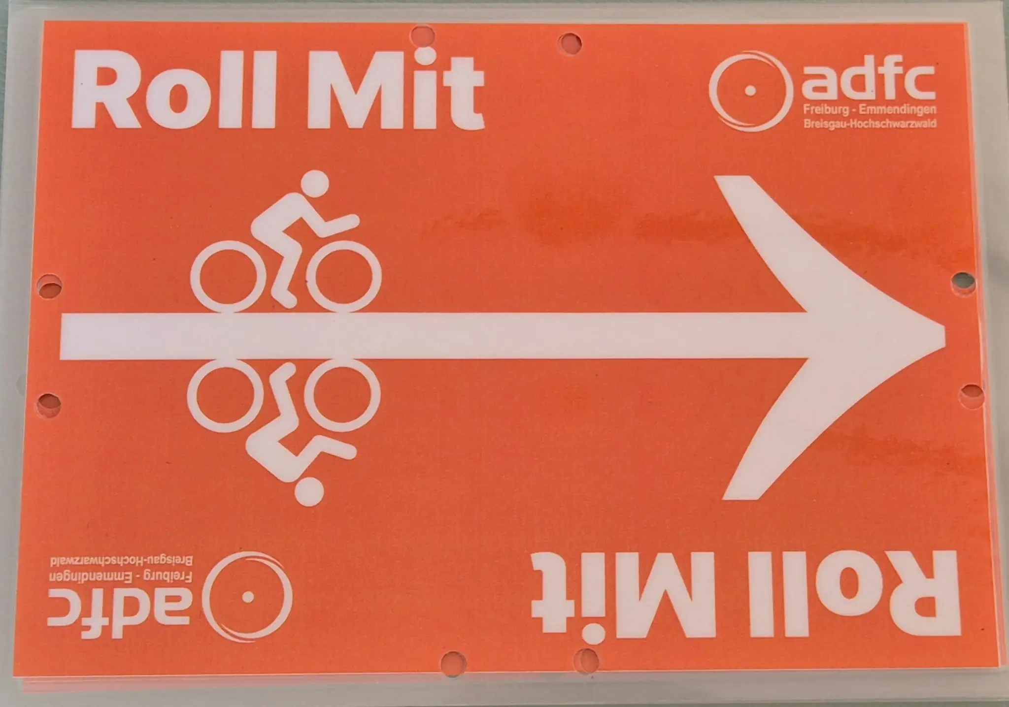Beschilderung entlang der Roll-Mit-Strecke